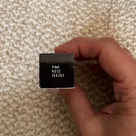 Mary Kay Intuitive pH Lip Balm Pink Rose color changing to your personal pH mood - Picture 4 of 7